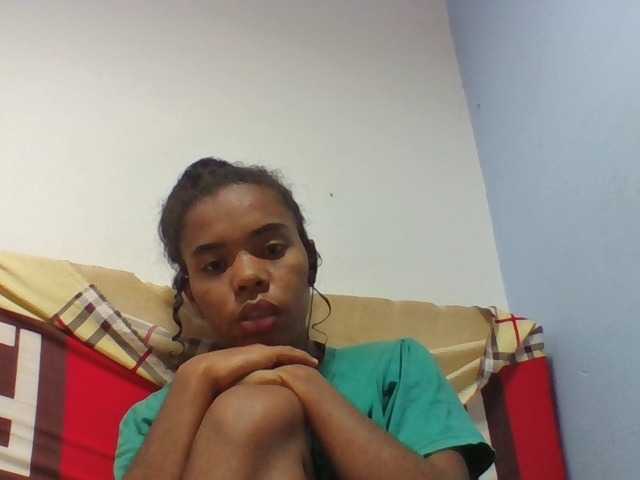 Emelie1a live cam on BongaCams