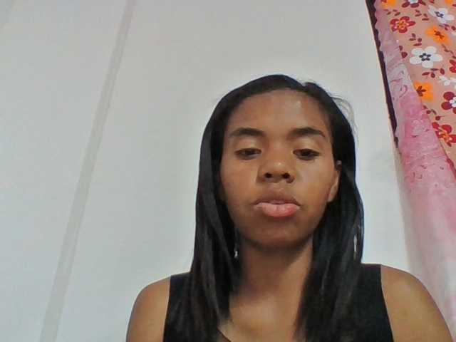 Emelie1a live cam on BongaCams
