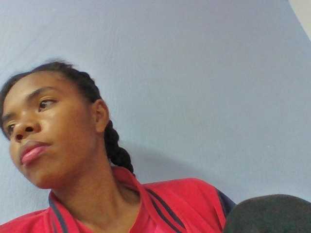 Emelie1a live cam on BongaCams
