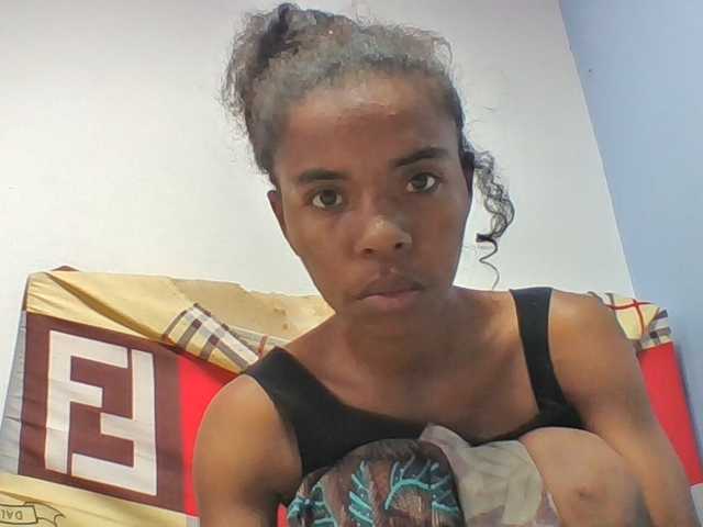 Emelie1a live cam on BongaCams