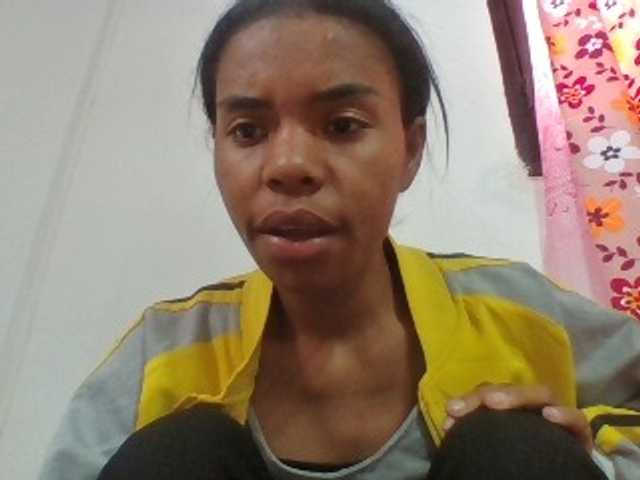 Emelie1a live cam on BongaCams
