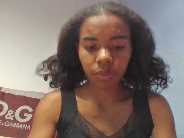 Emelie1a live cam on BongaCams