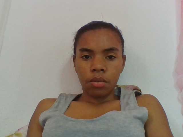 Emelie1a live cam on BongaCams