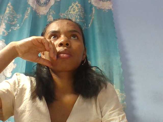 Emelie1a live cam on BongaCams