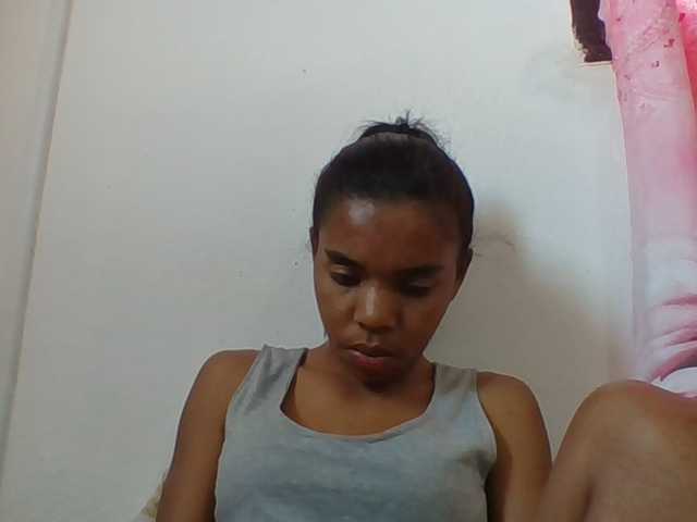 Emelie1a live cam on BongaCams
