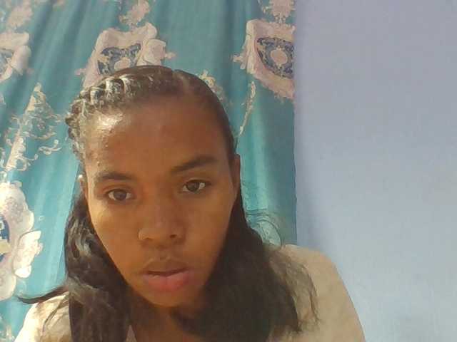 Emelie1a live cam on BongaCams