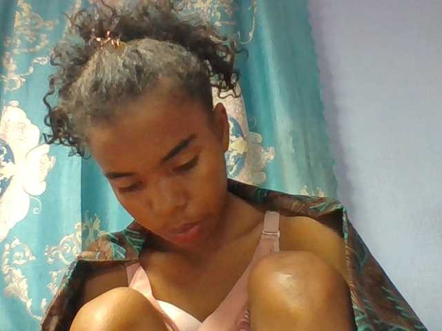 Emelie1a live cam on BongaCams