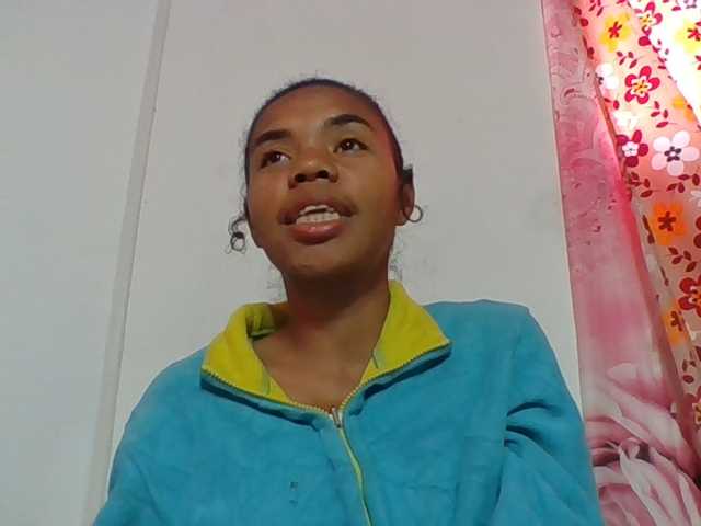 Emelie1a live cam on BongaCams