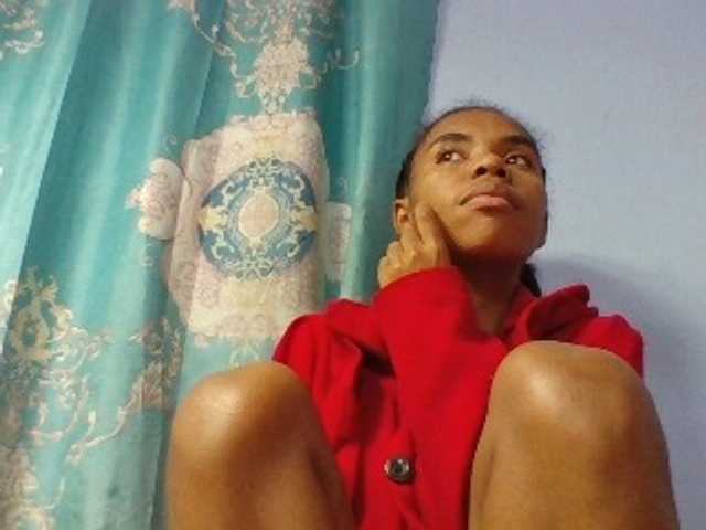Emelie1a live cam on BongaCams