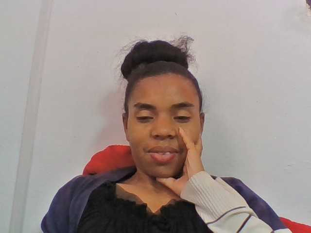 Emelie1a live cam on BongaCams