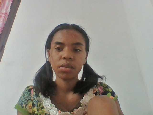 Emelie1a live cam on BongaCams