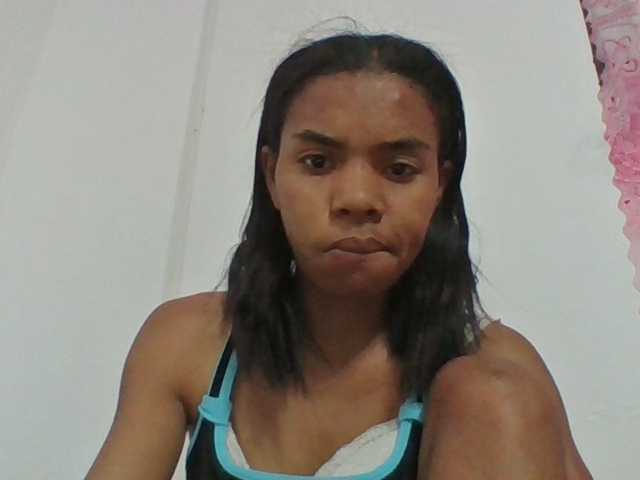Emelie1a live cam on BongaCams