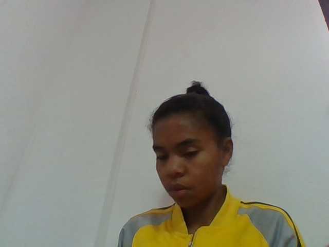 Emelie1a live cam on BongaCams