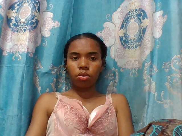 Emelie1a live cam on BongaCams