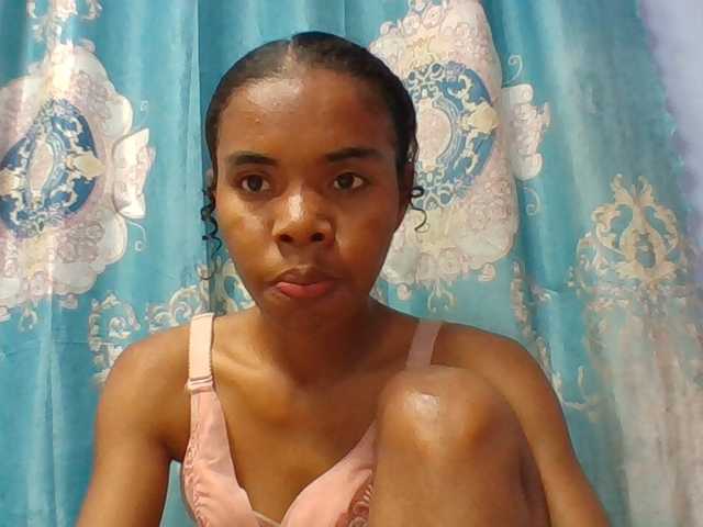 Emelie1a live cam on BongaCams