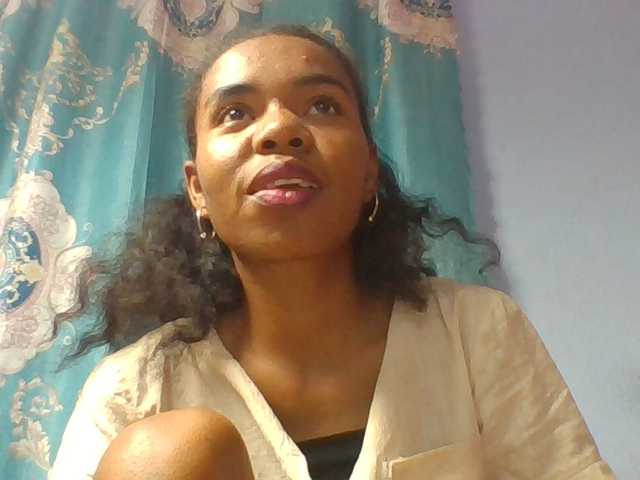 Emelie1a live cam on BongaCams