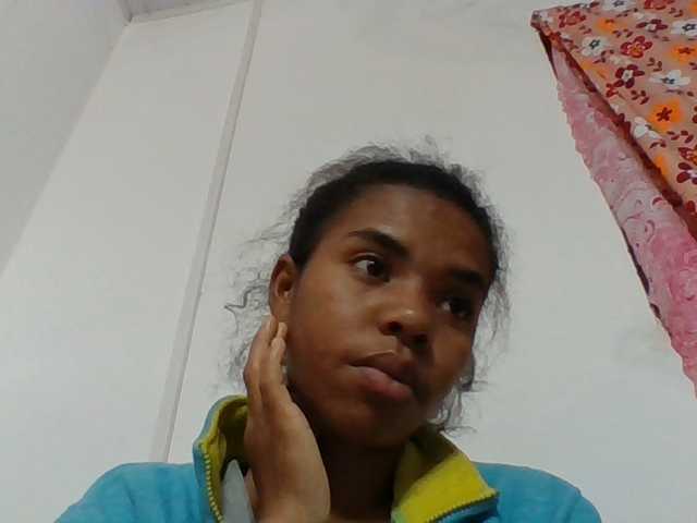 Emelie1a live cam on BongaCams
