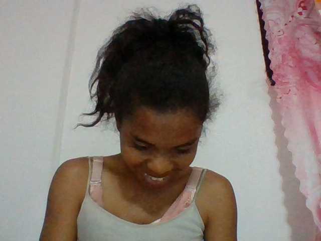 Emelie1a live cam on BongaCams