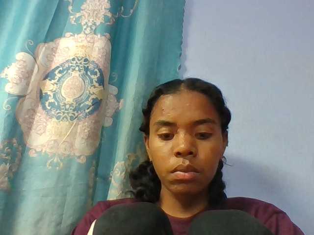 Emelie1a live cam on BongaCams