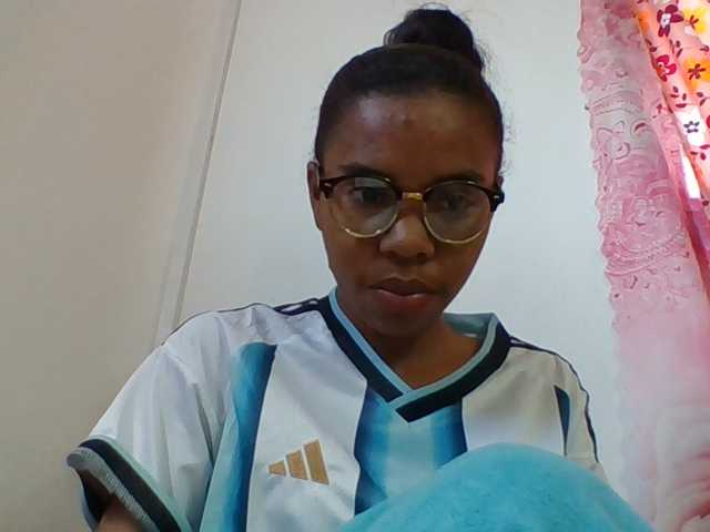 Emelie1a live cam on BongaCams