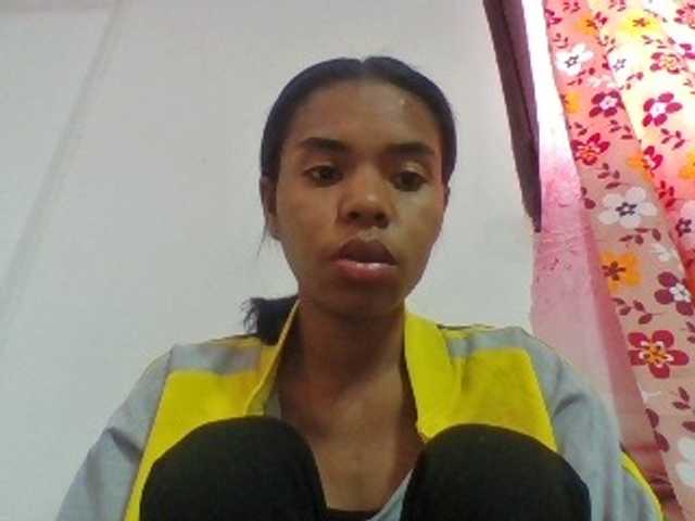 Emelie1a live cam on BongaCams