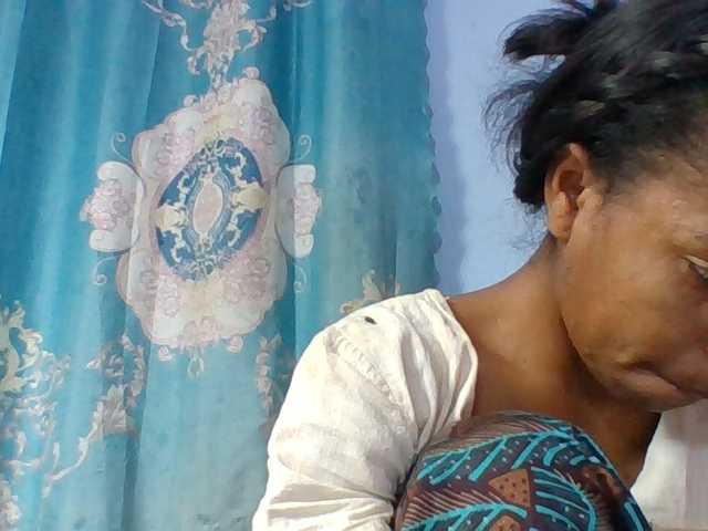 Emelie1a live cam on BongaCams