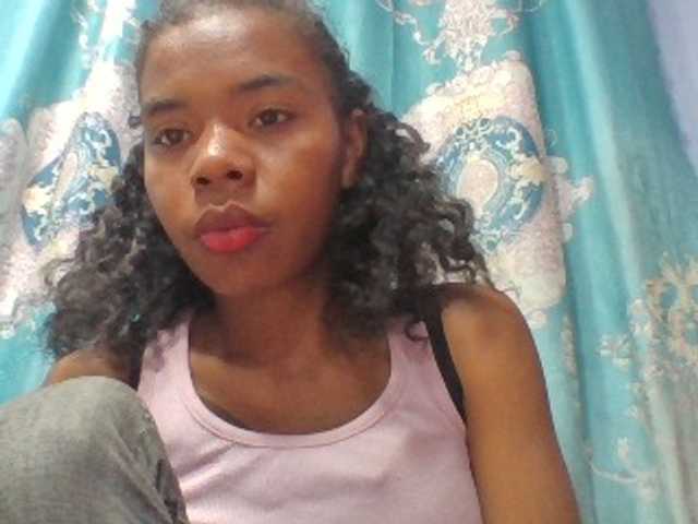 Emelie1a live cam on BongaCams