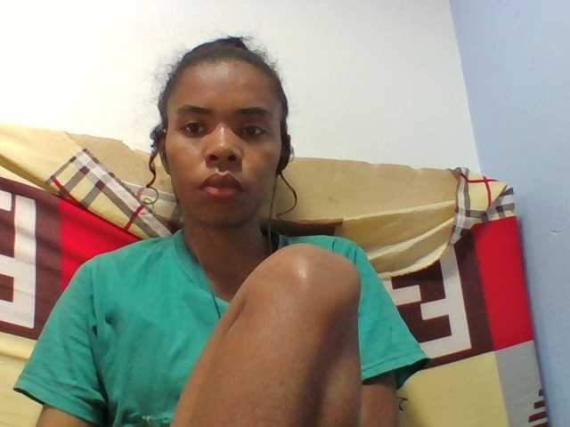 Emelie1a live cam on BongaCams