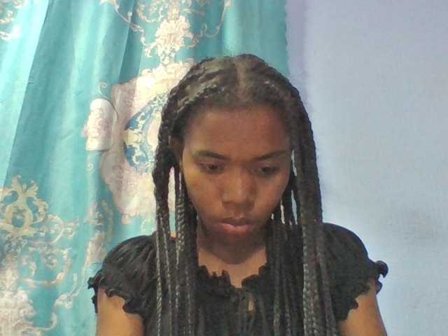 Emelie1a live cam on BongaCams