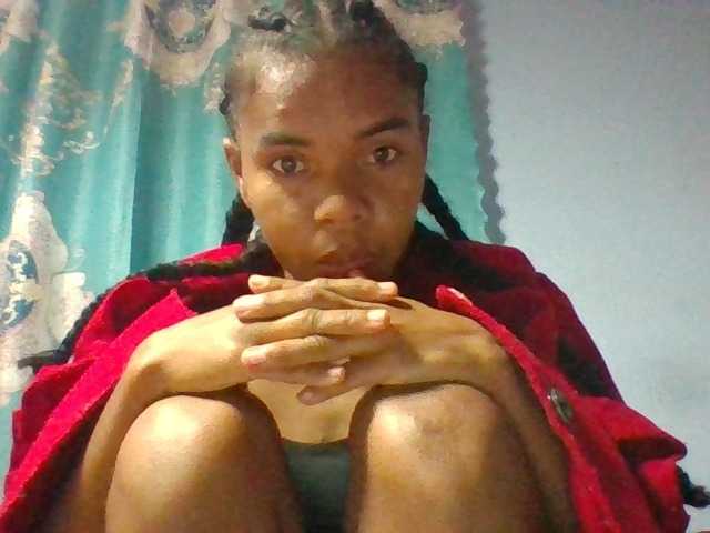 Emelie1a live cam on BongaCams