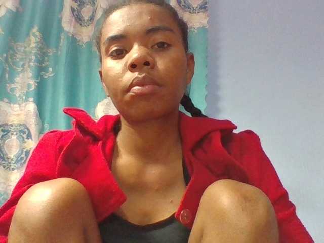 Emelie1a live cam on BongaCams