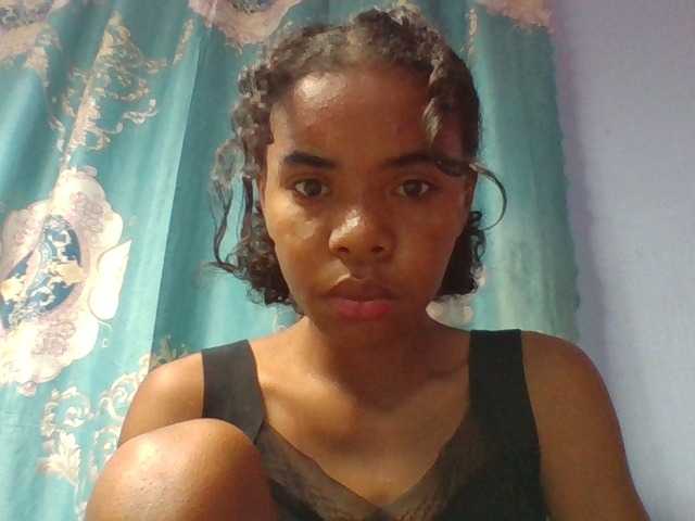 Emelie1a live cam on BongaCams
