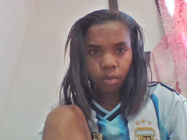 Emelie1a live cam on BongaCams