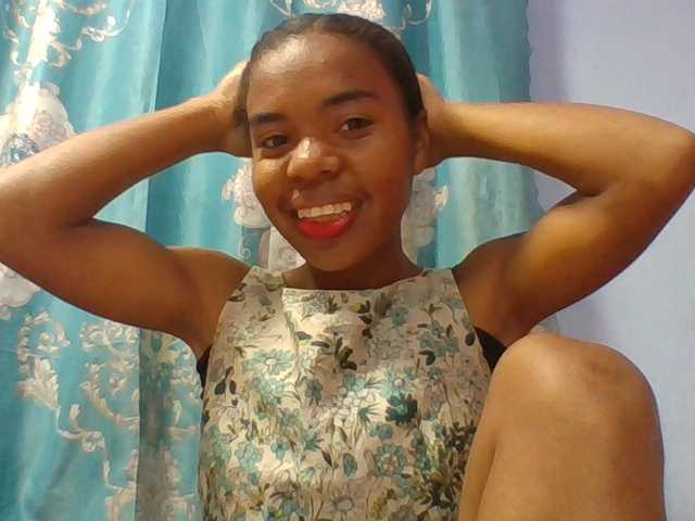 Emelie1a live cam on BongaCams