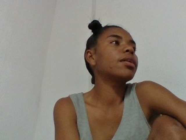 Emelie1a live cam on BongaCams