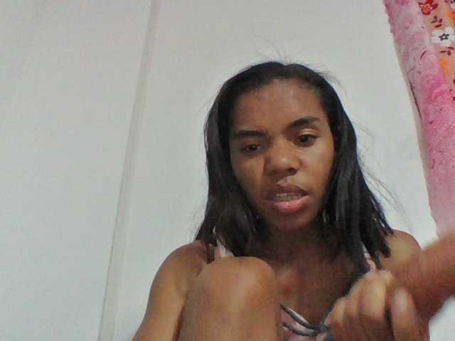 Emelie1a live cam on BongaCams