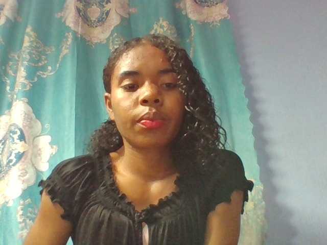 Emelie1a live cam on BongaCams
