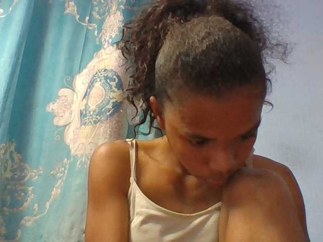 Emelie1a live cam on BongaCams