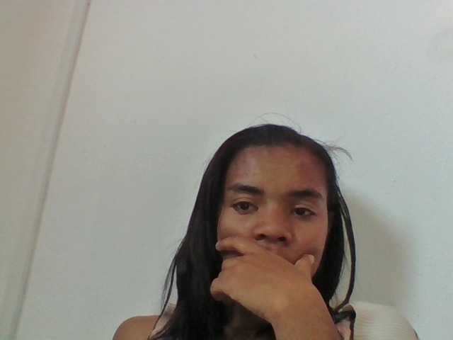 Emelie1a live cam on BongaCams