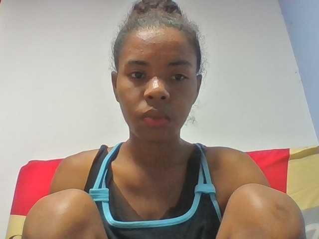 Emelie1a live cam on BongaCams