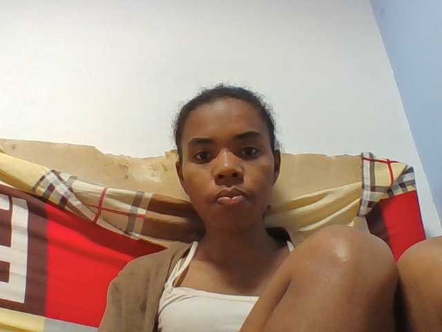 Emelie1a live cam on BongaCams