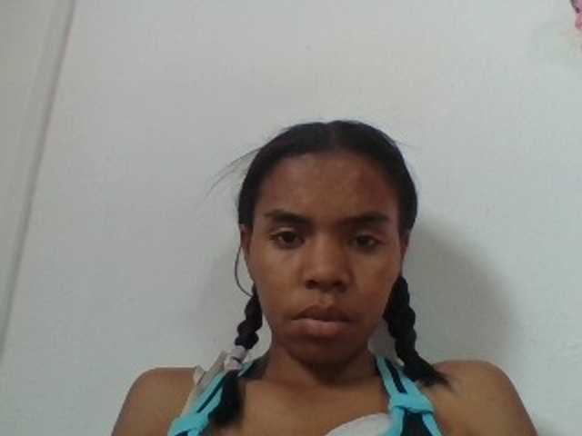 Emelie1a live cam on BongaCams