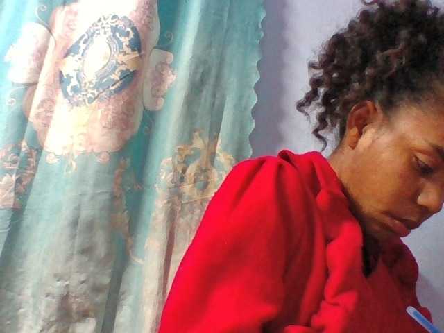 Emelie1a live cam on BongaCams