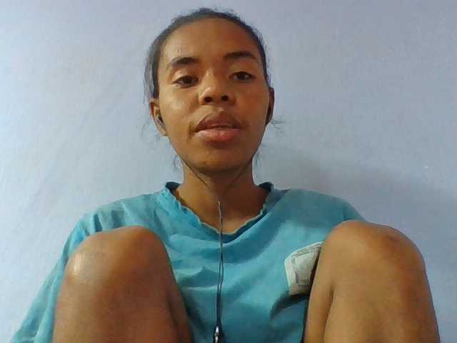 Emelie1a live cam on BongaCams