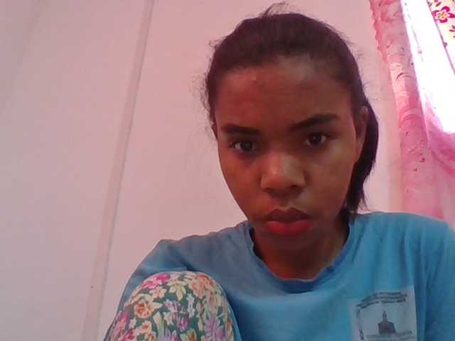 Emelie1a live cam on BongaCams