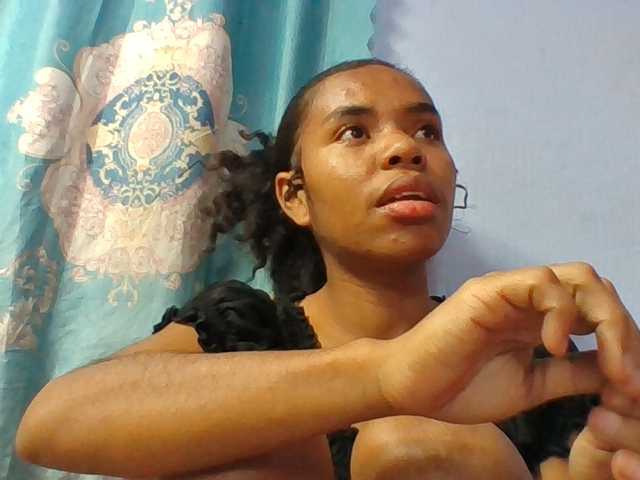 Emelie1a live cam on BongaCams