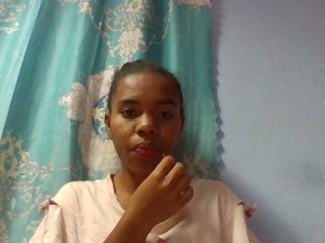 Emelie1a live cam on BongaCams