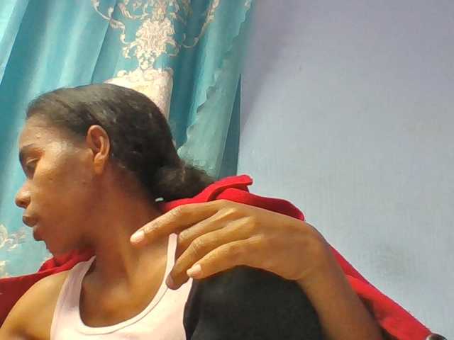 Emelie1a live cam on BongaCams