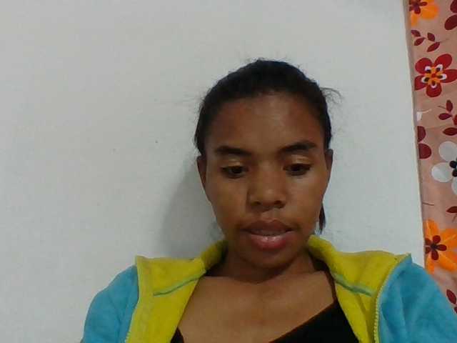 Emelie1a live cam on BongaCams