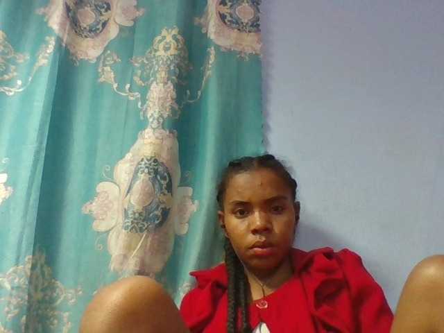 Emelie1a live cam on BongaCams